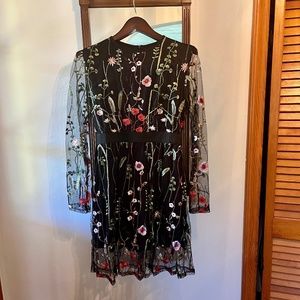 Beautiful Dress, Black w/ gorgeous flowers, Size M